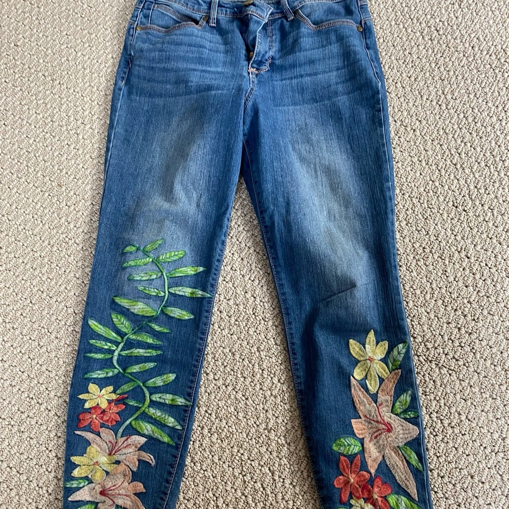 BANDOLINO Embroidered Floral Jeans 6
